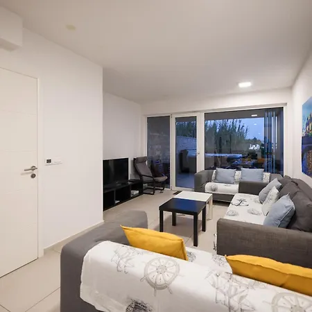 Miri Palme Vila Privlaka (Zadar)